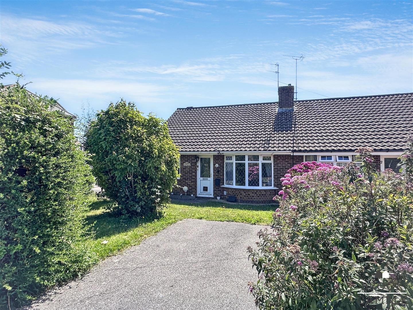 2 Bedroom Bungalow for Sale: £255,000. Victoria Close in Eastbourne, East Sussex